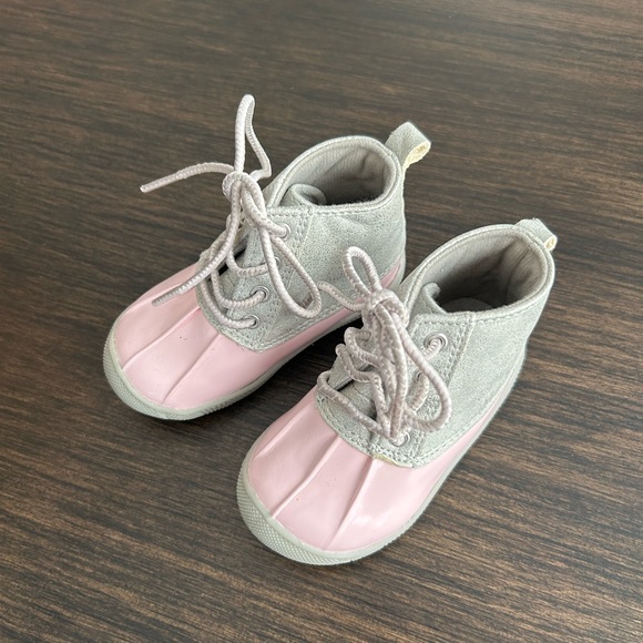 Crown and Ivy baby girl boots - Picture 2 of 9